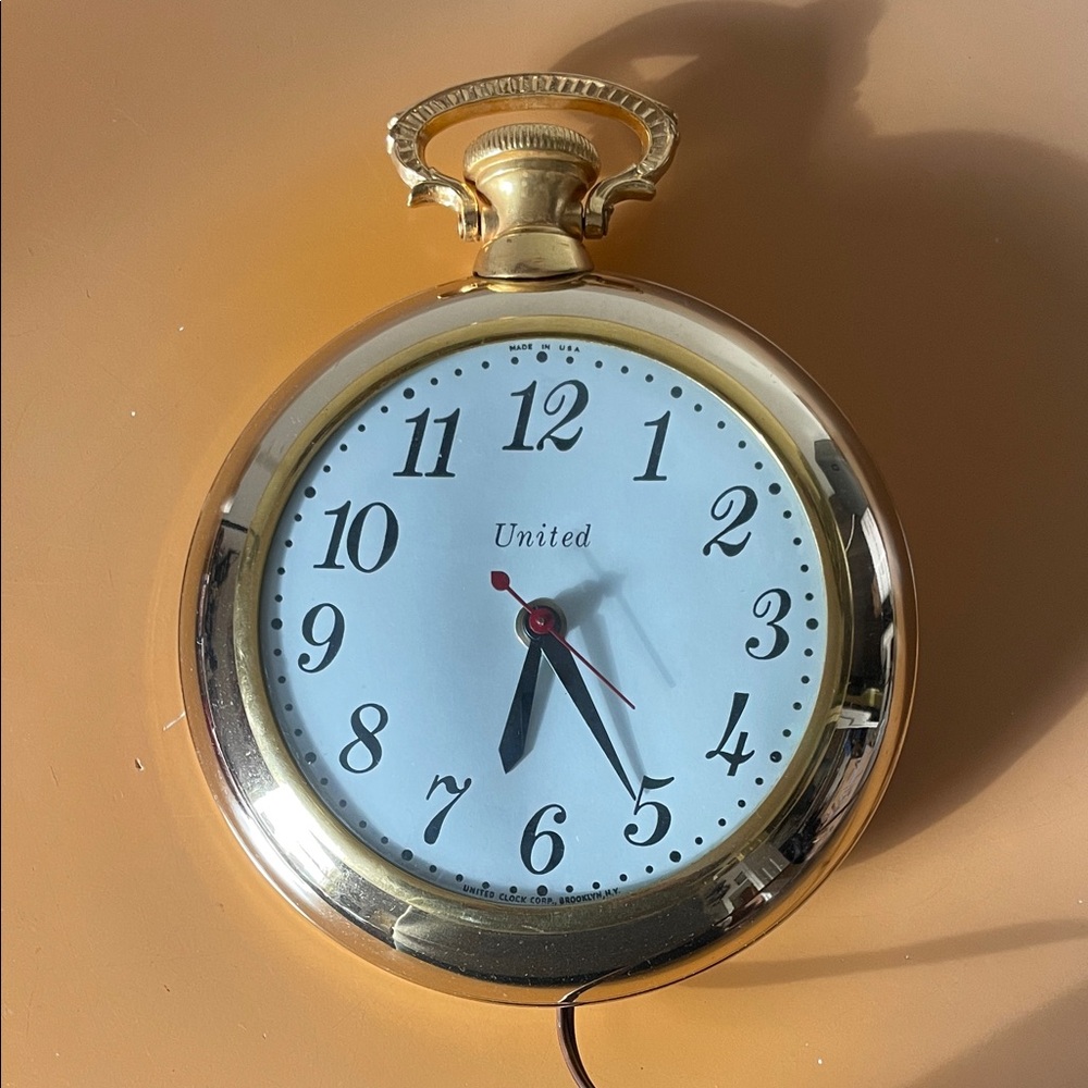 Vintage United Clock Corp Gold Wall Clock Pocket Watch Style